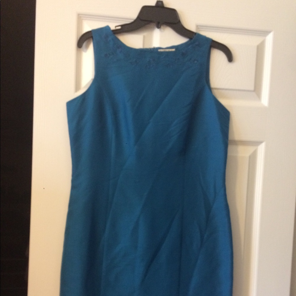 Cynthia Taylor 100% silk lined dress.